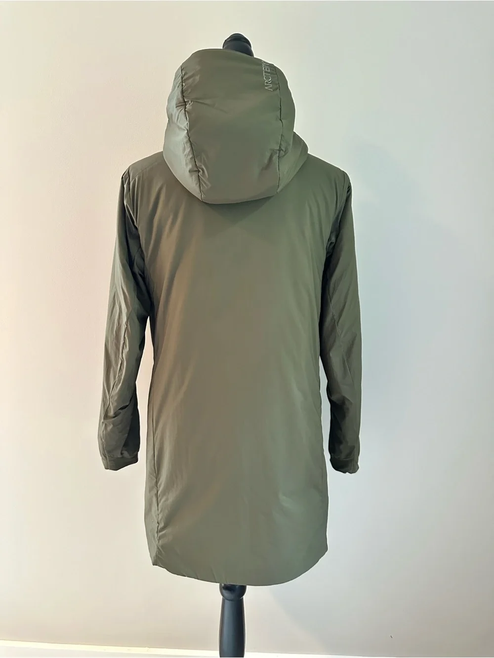 Arc'teryx Women’s Long Atom XS - Picture 3 of 7